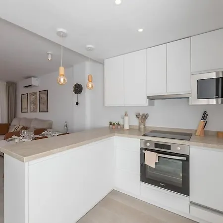 Beautiful 2-bedroom Flat - Pool And Paddle Court Appartement