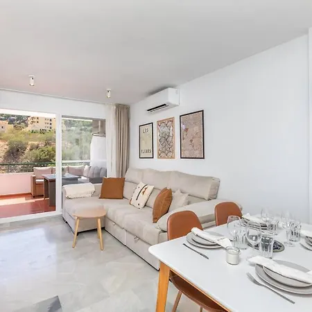 Beautiful 2-bedroom Flat - Pool And Paddle Court Apartment *