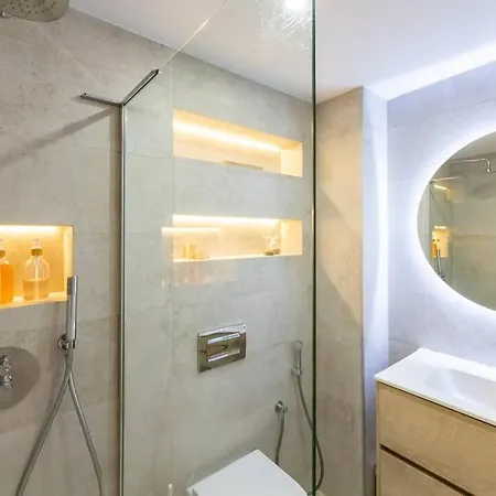 Beautiful 2-bedroom Flat - Pool And Paddle Court Apartment