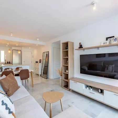 Apartment Beautiful 2-bedroom Flat - Pool And Paddle Court