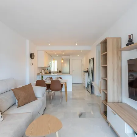 Apartment Beautiful 2-bedroom Flat - Pool And Paddle Court *