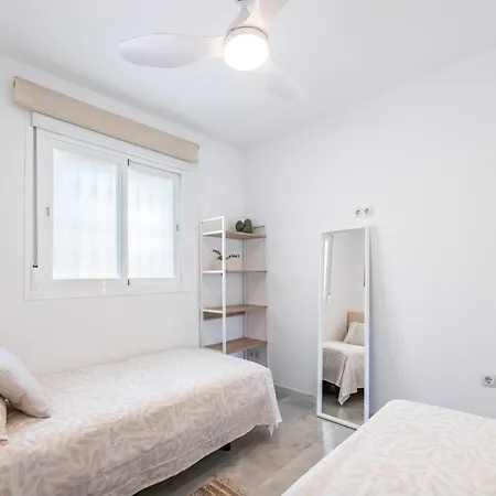 Apartment Beautiful 2-bedroom Flat - Pool And Paddle Court Malaga