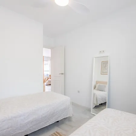 Beautiful 2-bedroom Flat - Pool And Paddle Court Apartment *