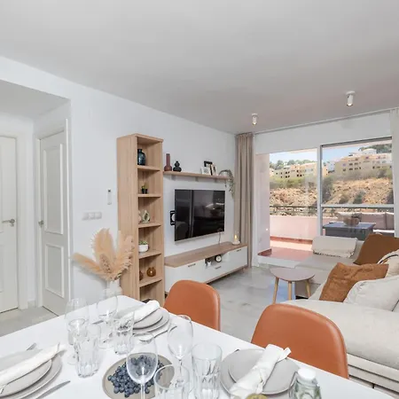 Apartment Beautiful 2-bedroom Flat - Pool And Paddle Court Malaga